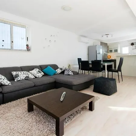 Rozy Apartment