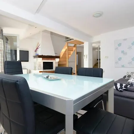 Rozy Apartment *